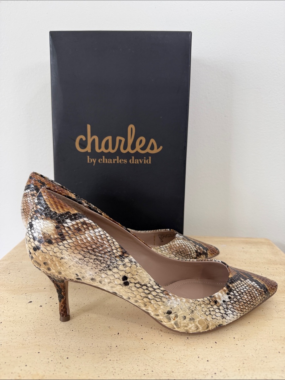 NIB Charles by Charles David Snake-Print Pointed Toe Pumps in Brown and Cream 6M